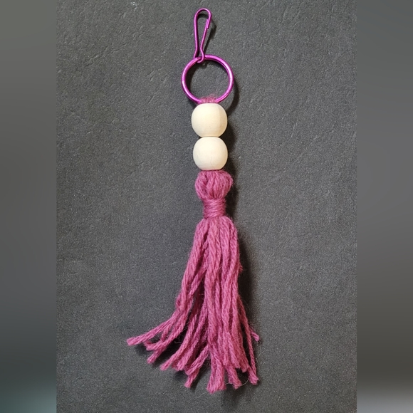 Handmade wooden beads macrame tassel keychain - Picture 2 of 2